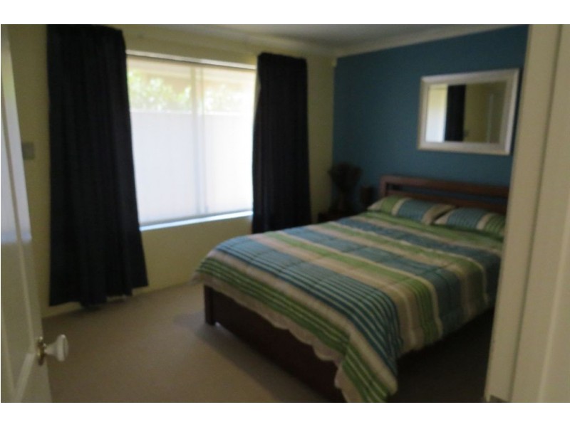 24 Daydream Plaza, Halls Head WA 6210