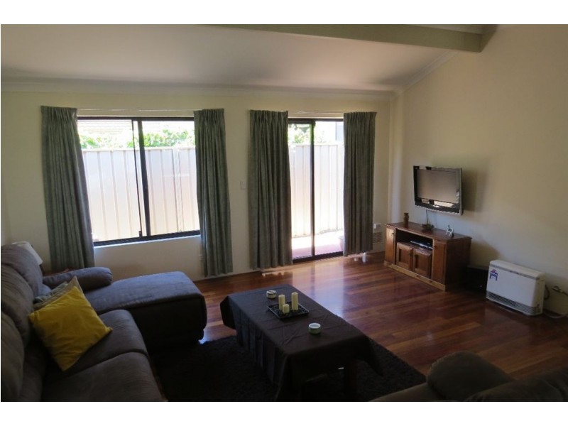 24 Daydream Plaza, Halls Head WA 6210