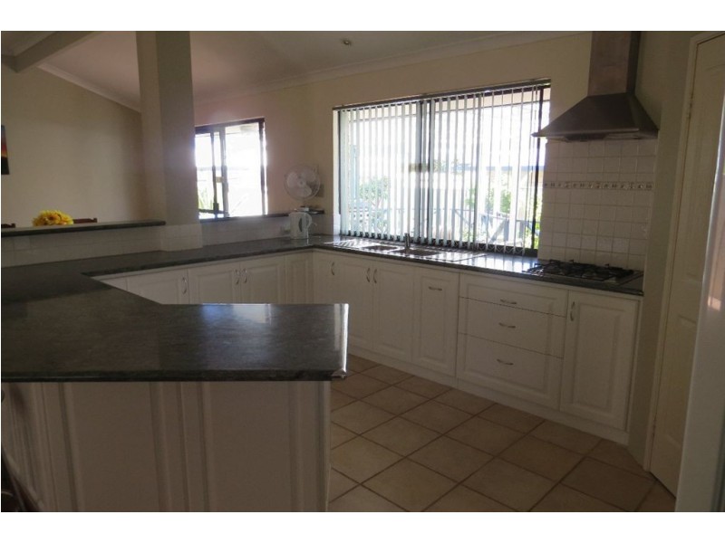 24 Daydream Plaza, Halls Head WA 6210