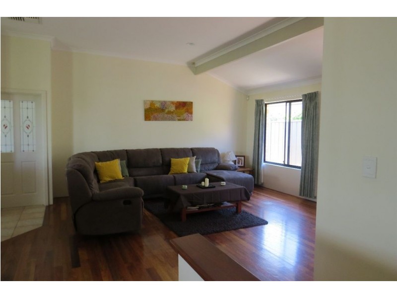 24 Daydream Plaza, Halls Head WA 6210