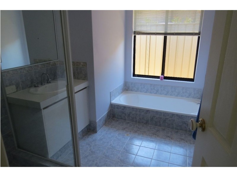 24 Daydream Plaza, Halls Head WA 6210