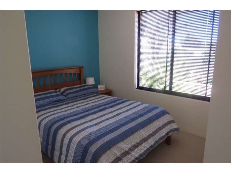 24 Daydream Plaza, Halls Head WA 6210