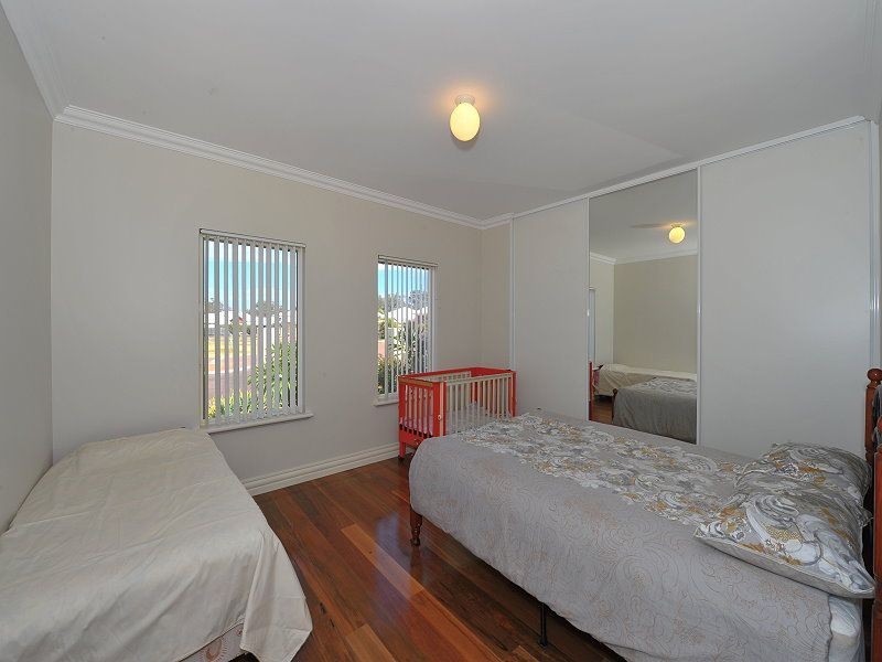 10 Guilderton Close, Erskine WA 6210