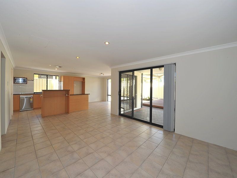 4 Dias Pass, Dudley Park WA 6210