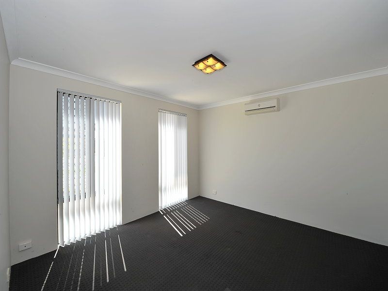 4 Dias Pass, Dudley Park WA 6210