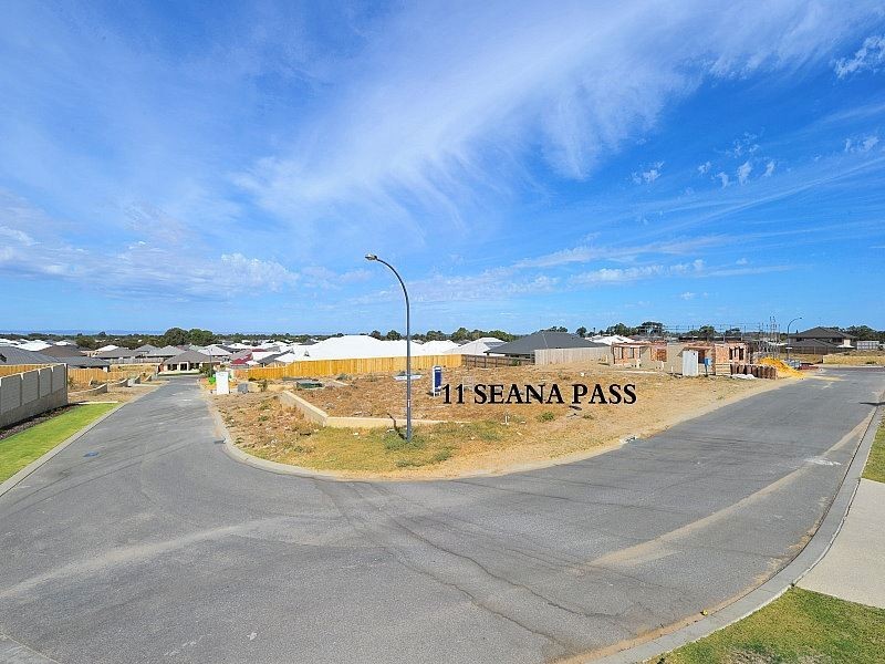 11 Seeana Pass, Halls Head WA 6210
