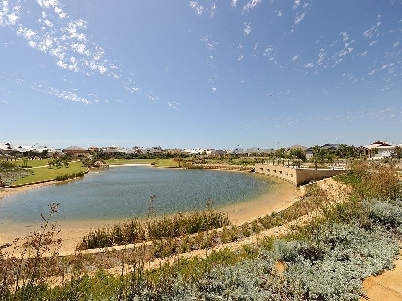 11 Seeana Pass, Halls Head WA 6210