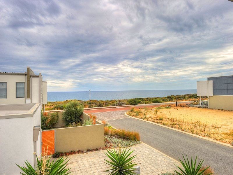 11 Impressa Way, Halls Head WA 6210