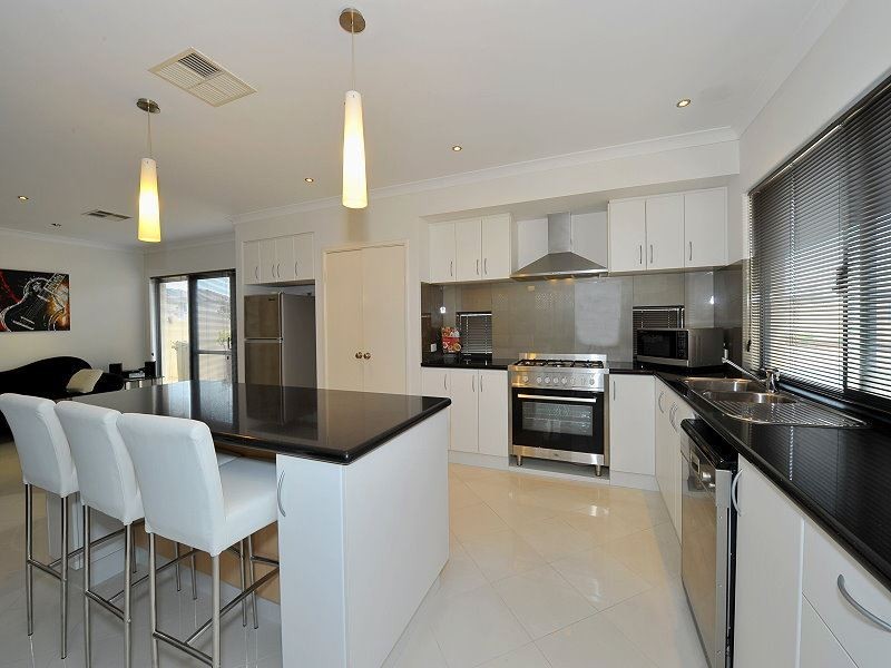 1 Mainsail Parkway, Wannanup WA 6210