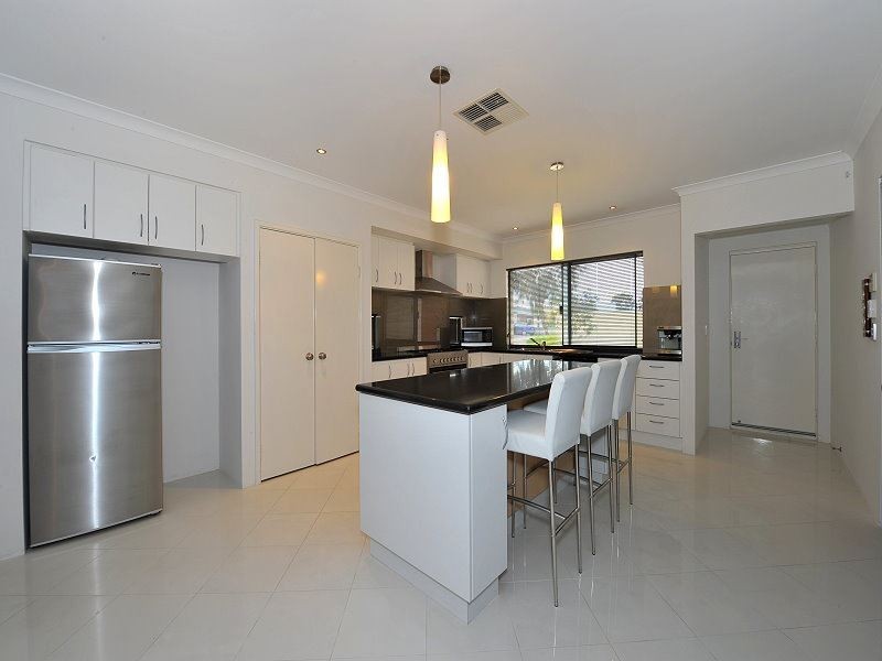 1 Mainsail Parkway, Wannanup WA 6210
