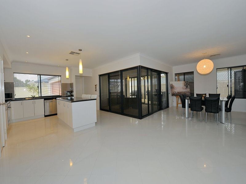 1 Mainsail Parkway, Wannanup WA 6210