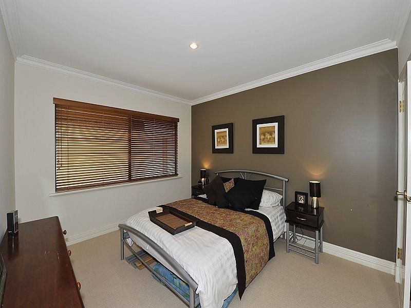 30 Santavea Mews, Halls Head WA 6210