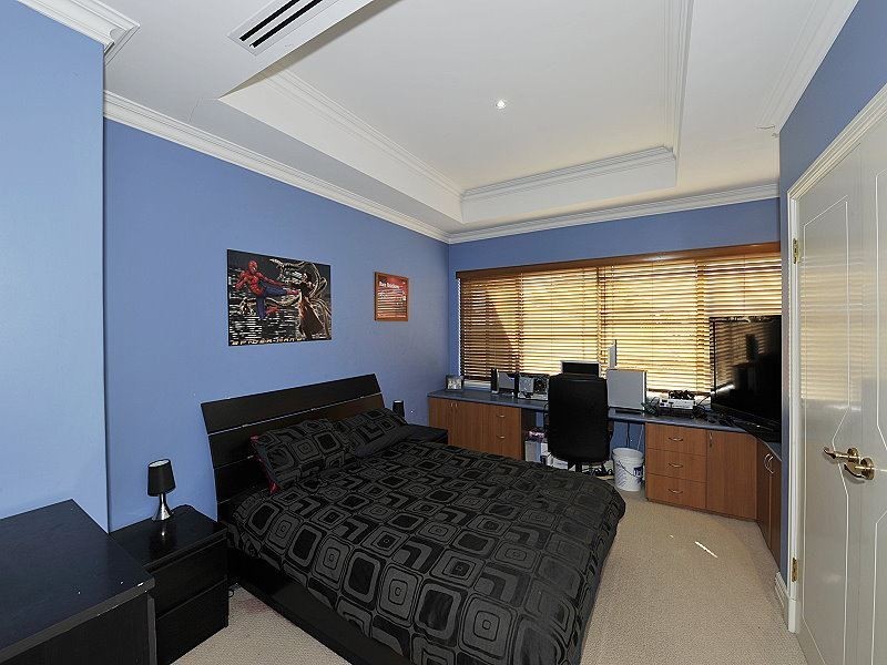 30 Santavea Mews, Halls Head WA 6210