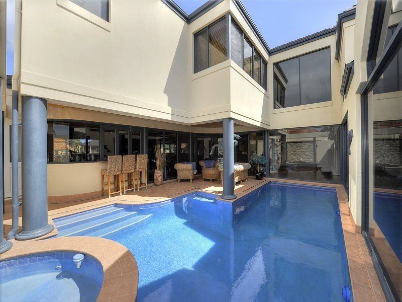 30 Santavea Mews, Halls Head WA 6210