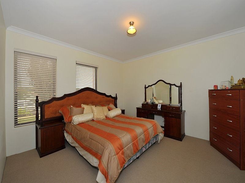 209 Oakmont Avenue, Meadow Springs WA 6210