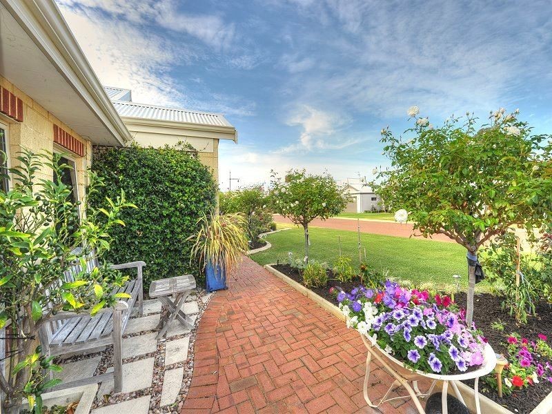 15 Carnarvon Way, Erskine WA 6210