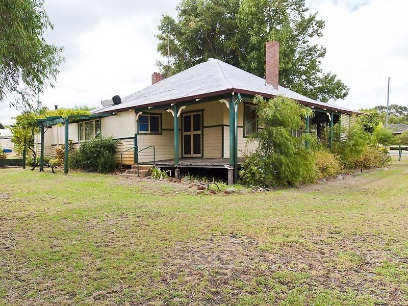 10 Thatcher Street, Waroona WA 6215