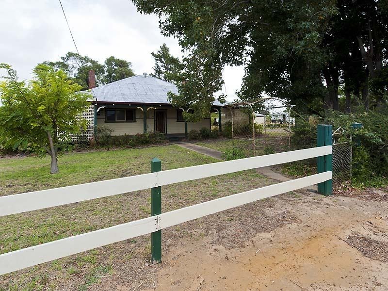 10 Thatcher Street, Waroona WA 6215