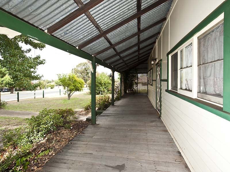 10 Thatcher Street, Waroona WA 6215