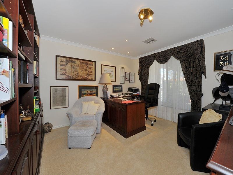 15 Dorneywood Crescent, Erskine WA 6210