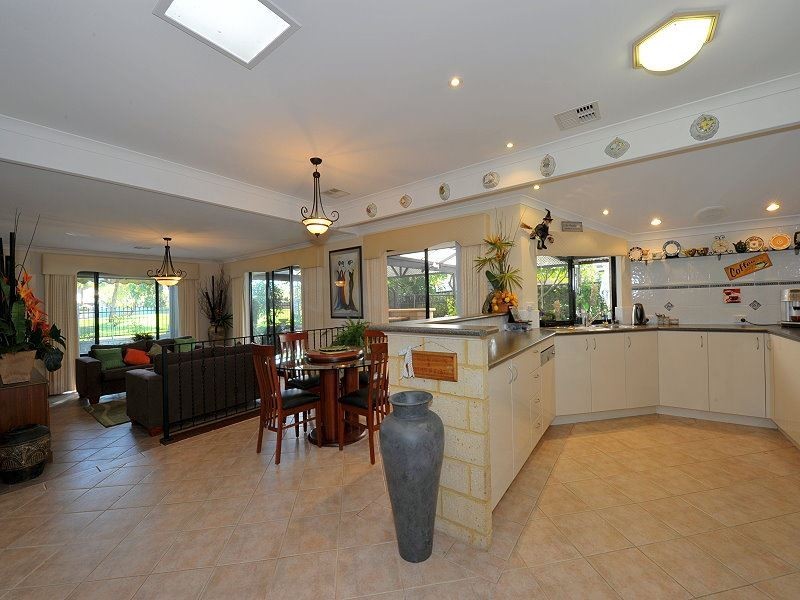 15 Dorneywood Crescent, Erskine WA 6210