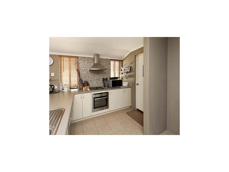 14 Chalice Rise, Lakelands WA 6180