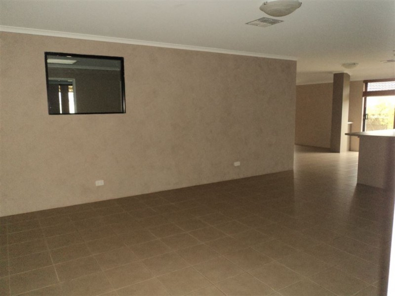 14 Chalice Rise, Lakelands WA 6180