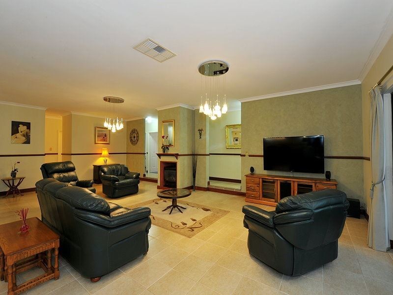 1 Laidley Way, Greenfields WA 6210