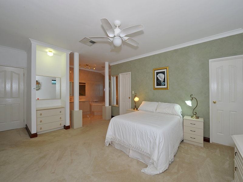 1 Laidley Way, Greenfields WA 6210