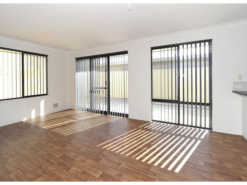 53 Warburton Trail, Lakelands WA 6180