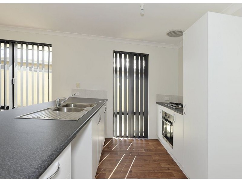 53 Warburton Trail, Lakelands WA 6180