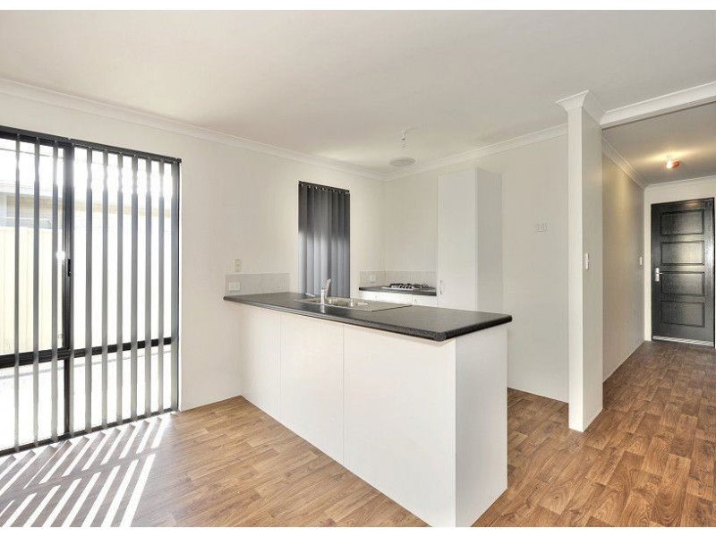 53 Warburton Trail, Lakelands WA 6180