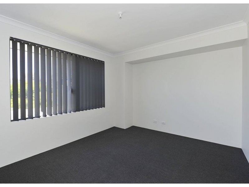 53 Warburton Trail, Lakelands WA 6180