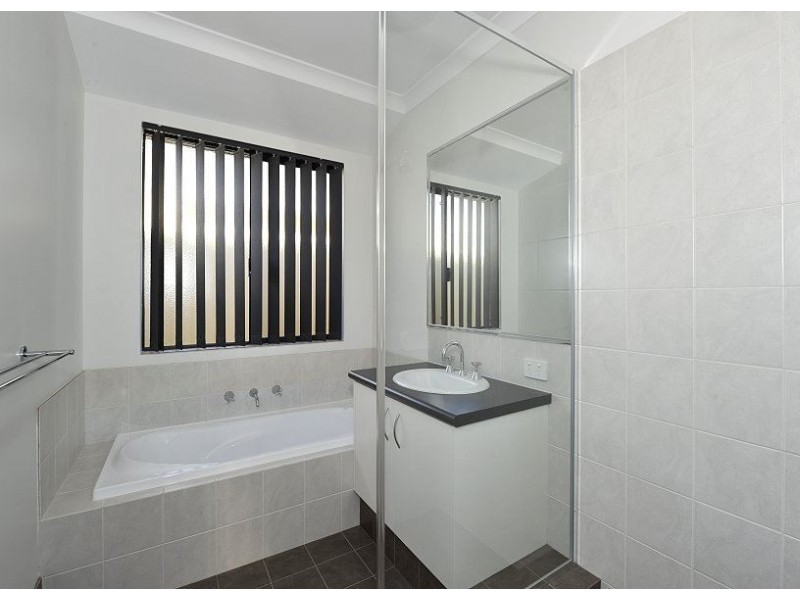 53 Warburton Trail, Lakelands WA 6180