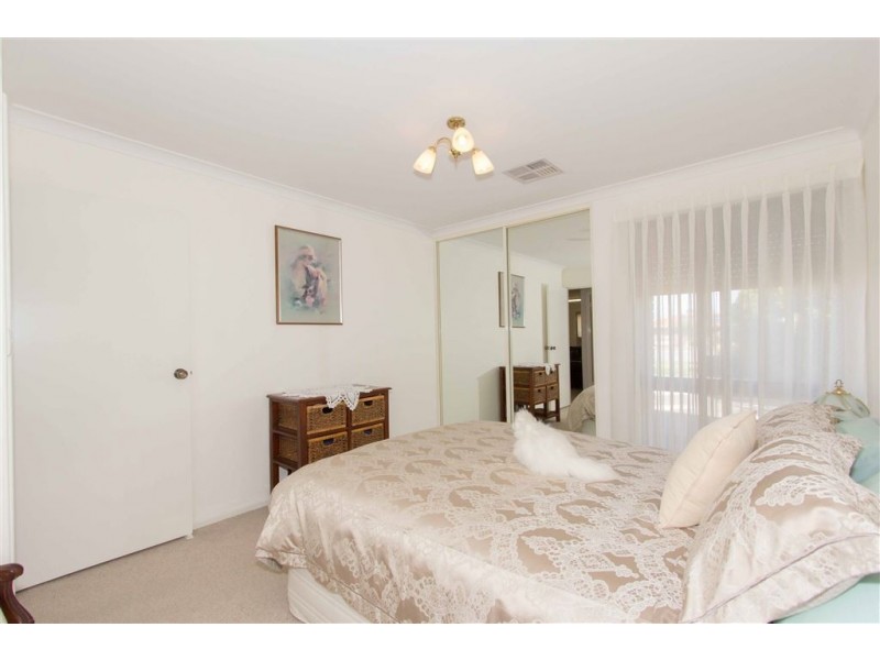 5 Agnew Place, Halls Head WA 6210