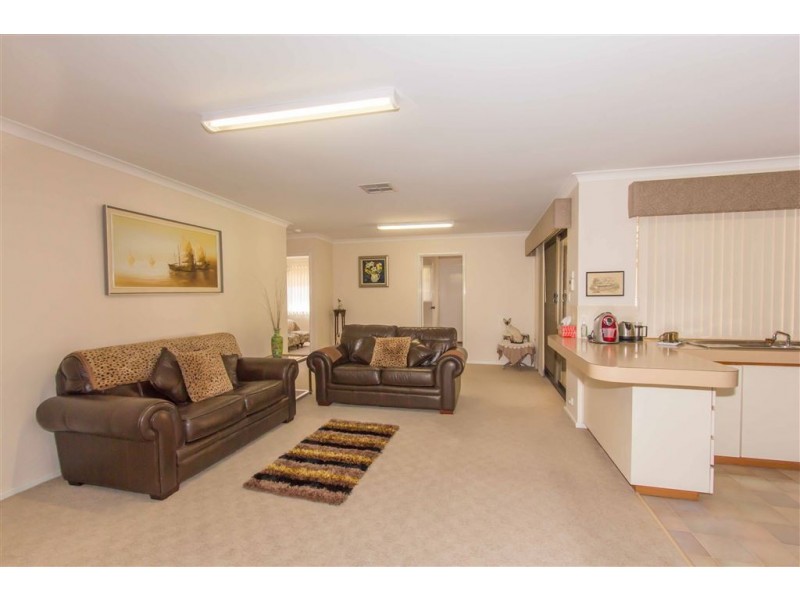 5 Agnew Place, Halls Head WA 6210