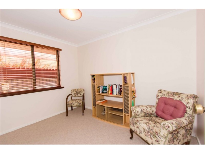 5 Agnew Place, Halls Head WA 6210