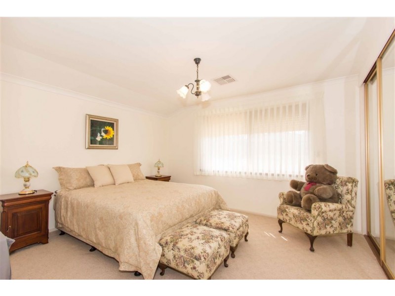 5 Agnew Place, Halls Head WA 6210