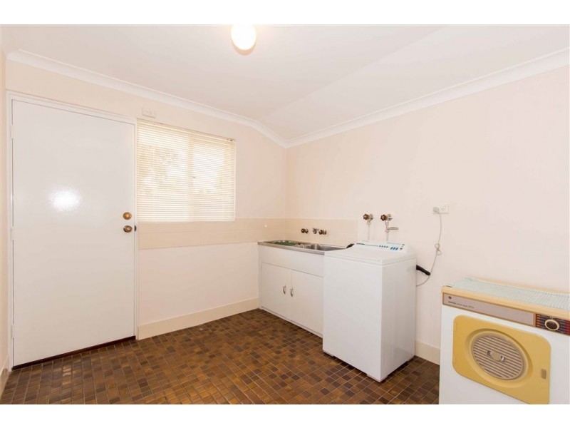 5 Agnew Place, Halls Head WA 6210