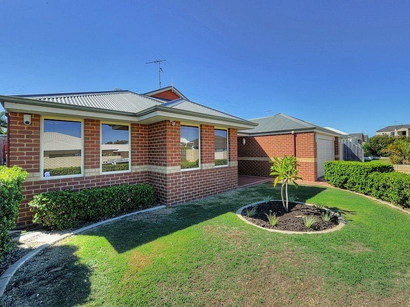 21 Bookleaf Loop, Halls Head WA 6210