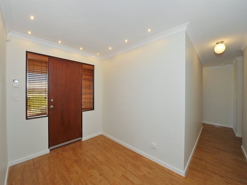 21 Bookleaf Loop, Halls Head WA 6210