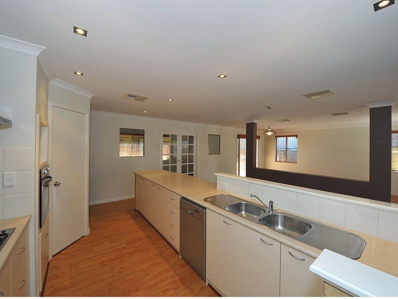 21 Bookleaf Loop, Halls Head WA 6210