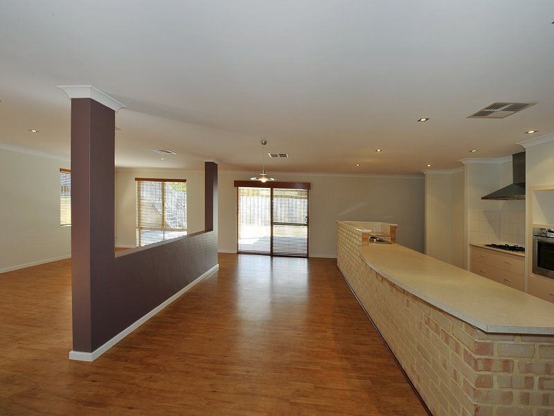 21 Bookleaf Loop, Halls Head WA 6210