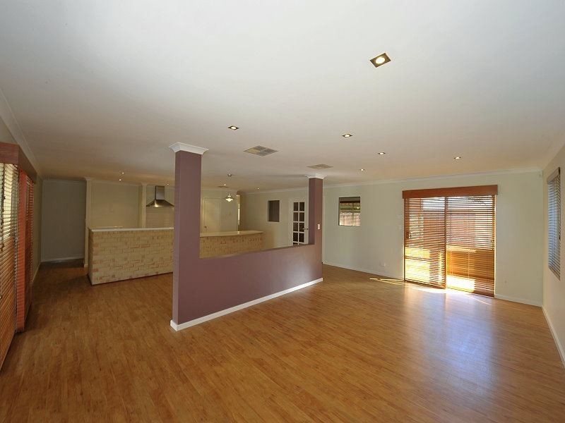 21 Bookleaf Loop, Halls Head WA 6210