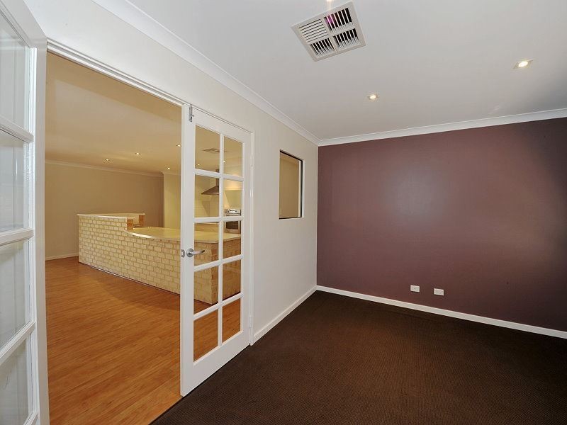 21 Bookleaf Loop, Halls Head WA 6210