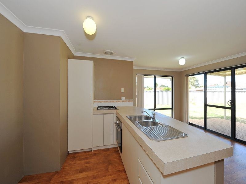 17 Murdoch Drive, Greenfields WA 6210