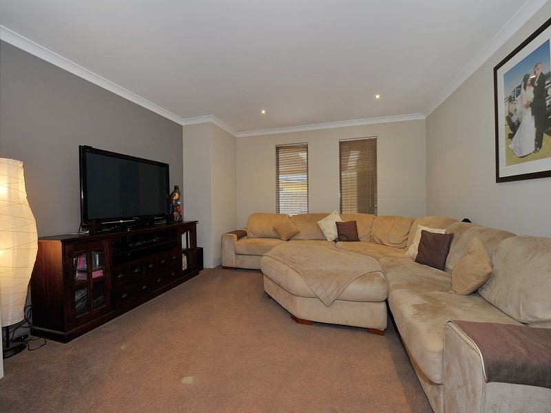 16 Tectona Way, Halls Head WA 6210