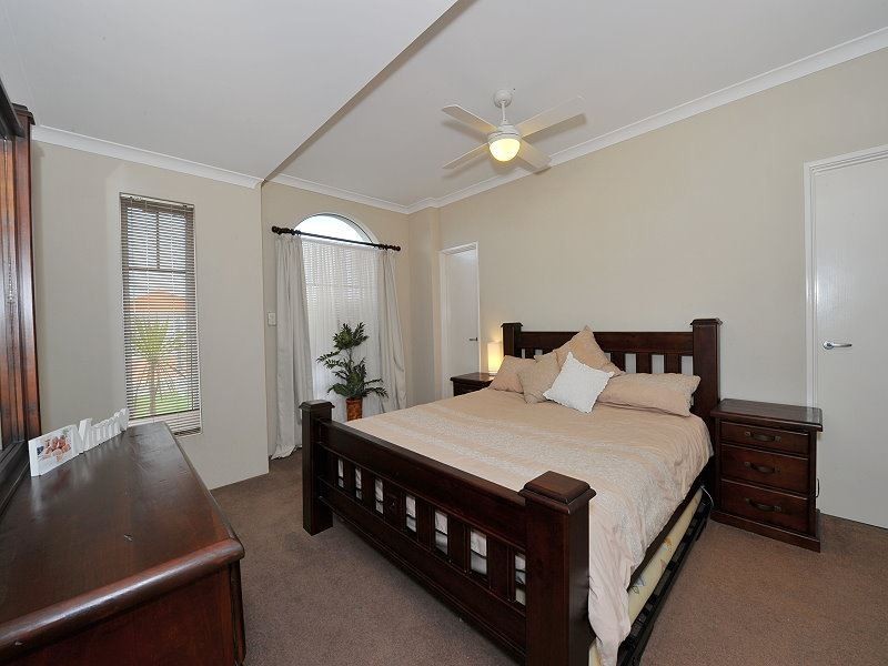 16 Tectona Way, Halls Head WA 6210