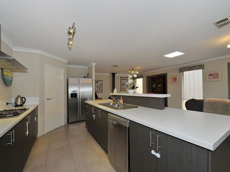 16 Tectona Way, Halls Head WA 6210