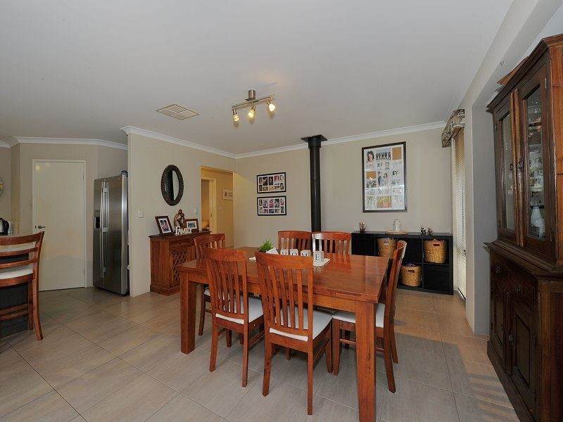 16 Tectona Way, Halls Head WA 6210